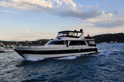 "Ранковий або вечірній круїз з гідом та закусками"