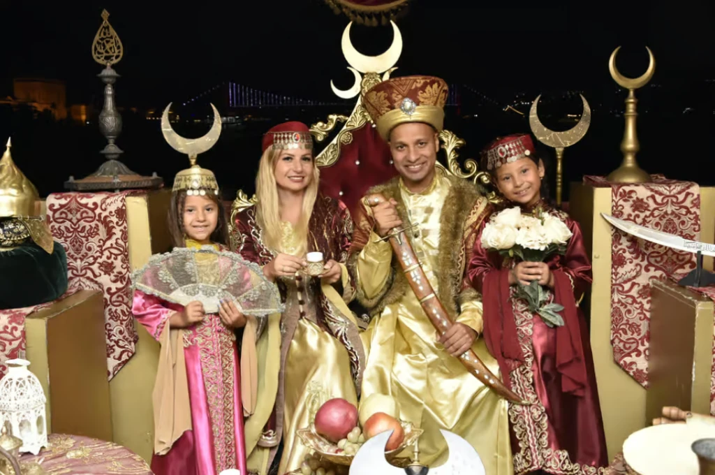 博斯普鲁斯游船晚餐和娱乐（无限量软饮料）