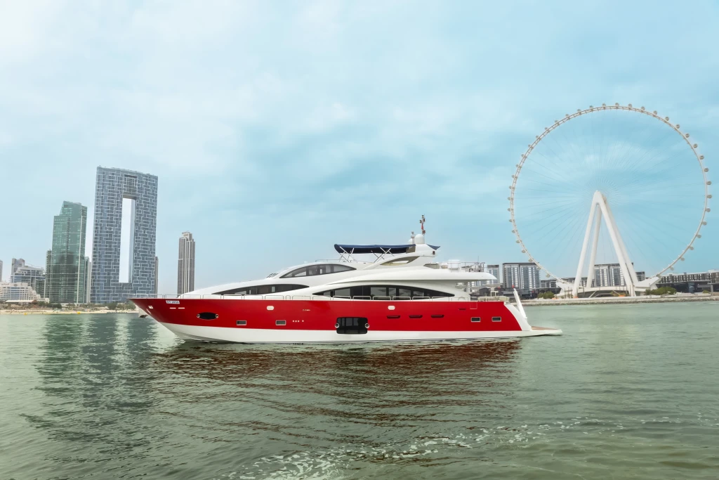 Excursión privada en yate Kona de 110 pies en Dubái