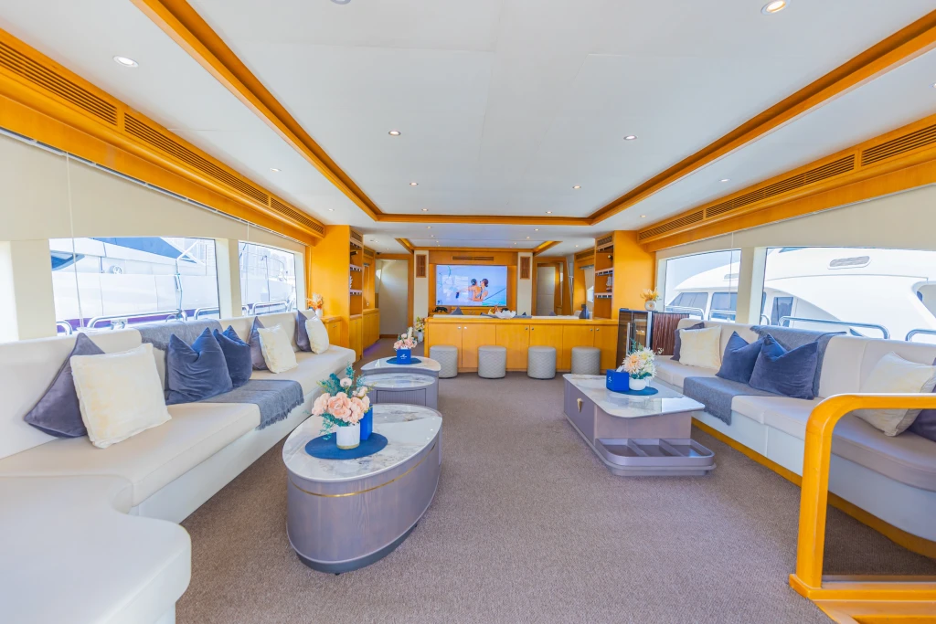 Excursión privada en yate Kona de 110 pies en Dubái