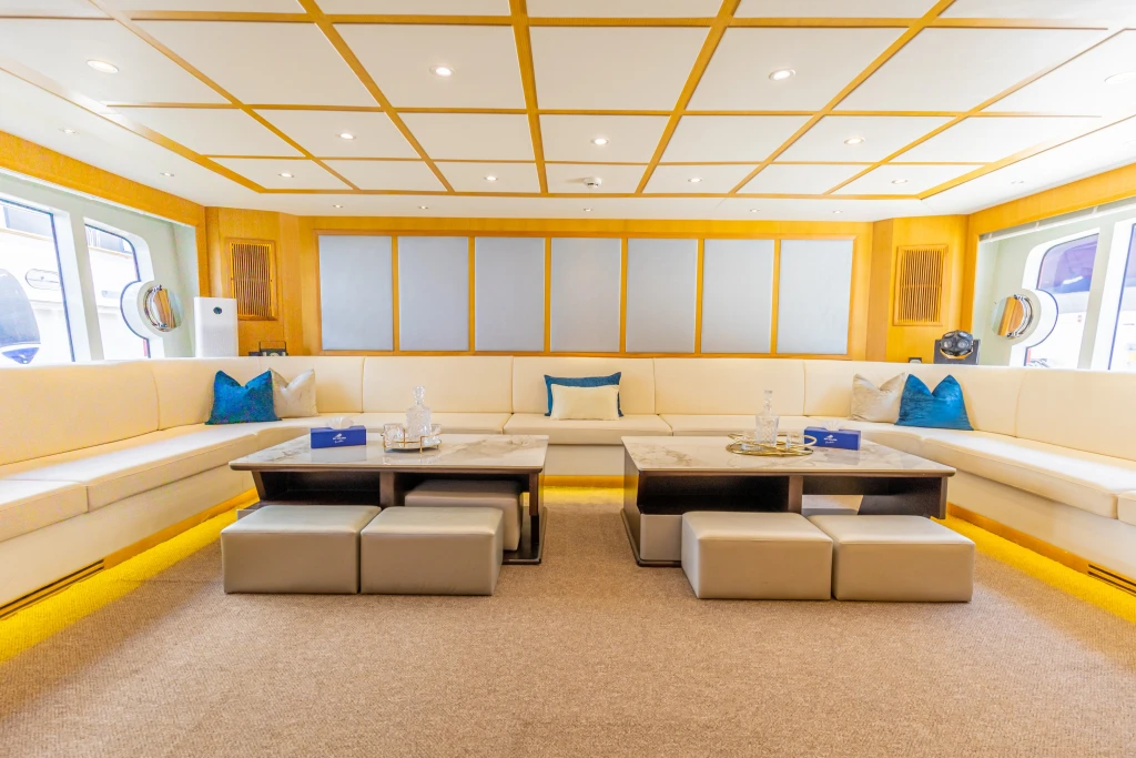 Excursión privada en yate Kona de 110 pies en Dubái