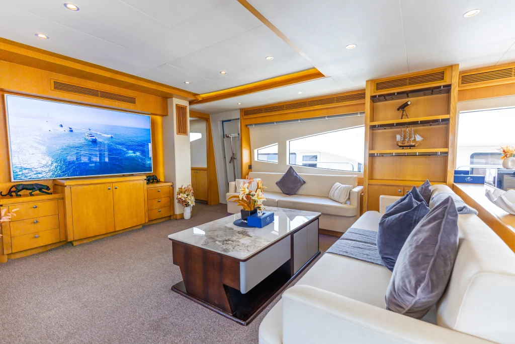 Excursión privada en yate Kona de 110 pies en Dubái