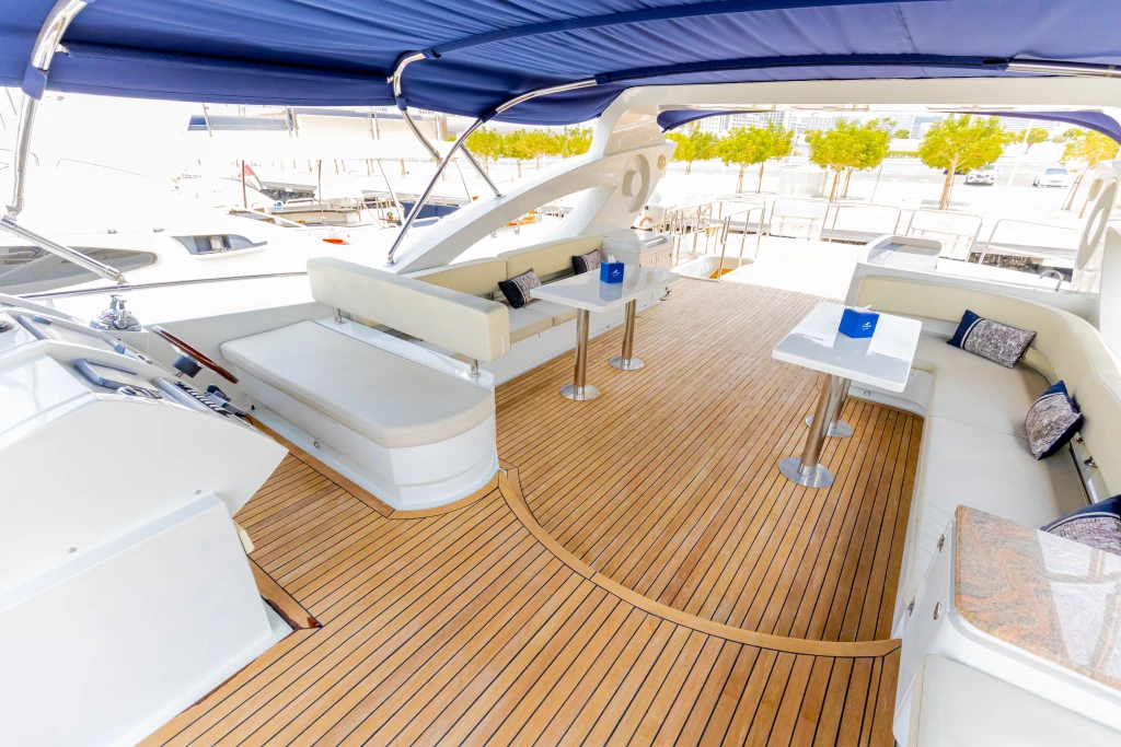 Excursión privada en yate Kona de 110 pies en Dubái