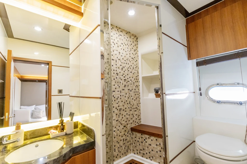 Kaltes 96ft Dubai Privat-Yacht-Ausflug