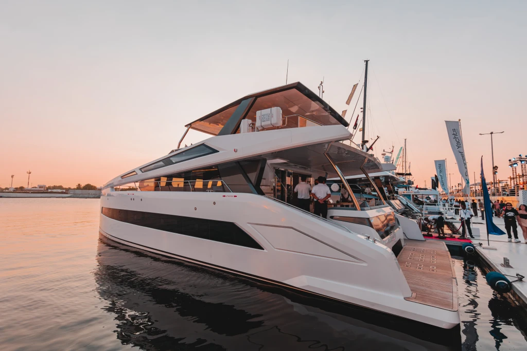 "Excursão de Iate Privado Catamarã Infinity 60ft em Dubai"