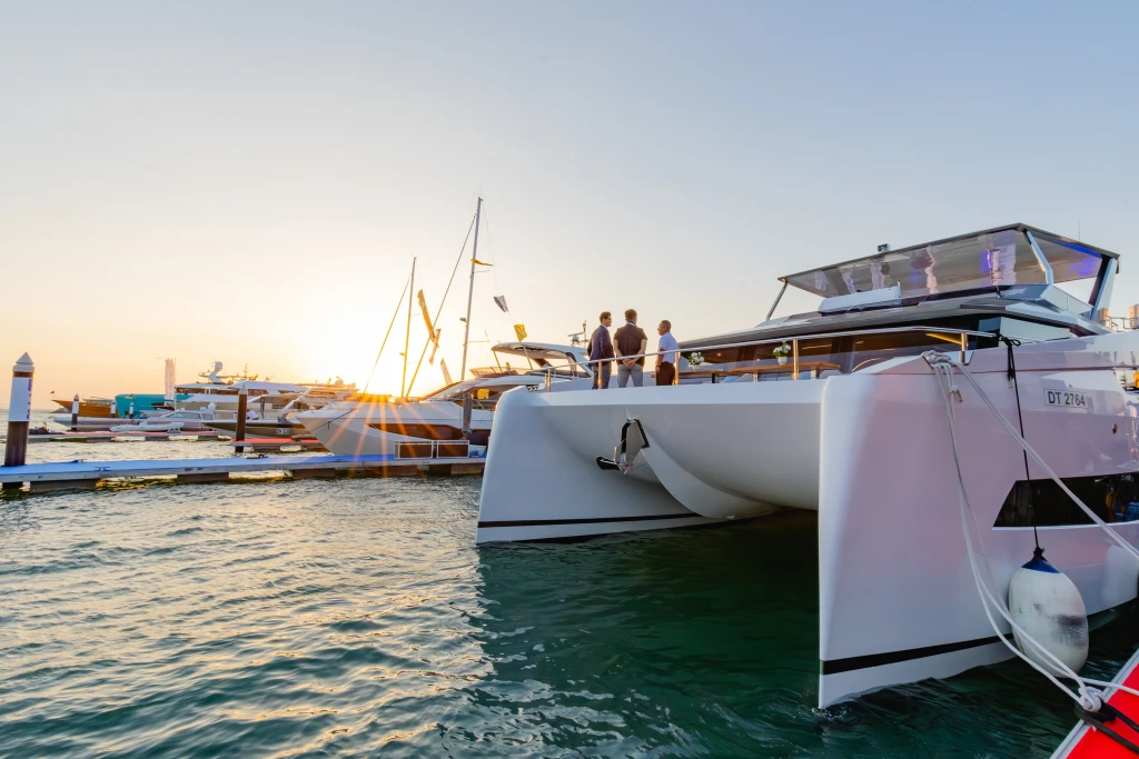 "Excursão de Iate Privado Catamarã Infinity 60ft em Dubai"