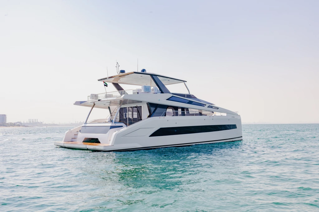 "Excursão de Iate Privado Catamarã Infinity 60ft em Dubai"