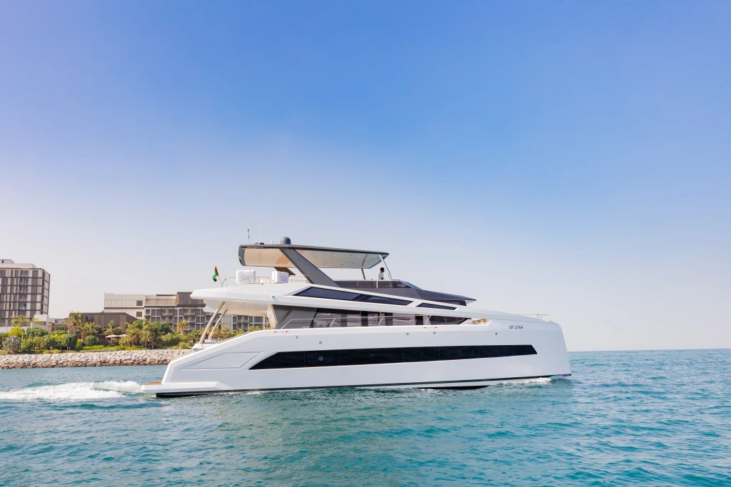 "Excursão de Iate Privado Catamarã Infinity 60ft em Dubai"