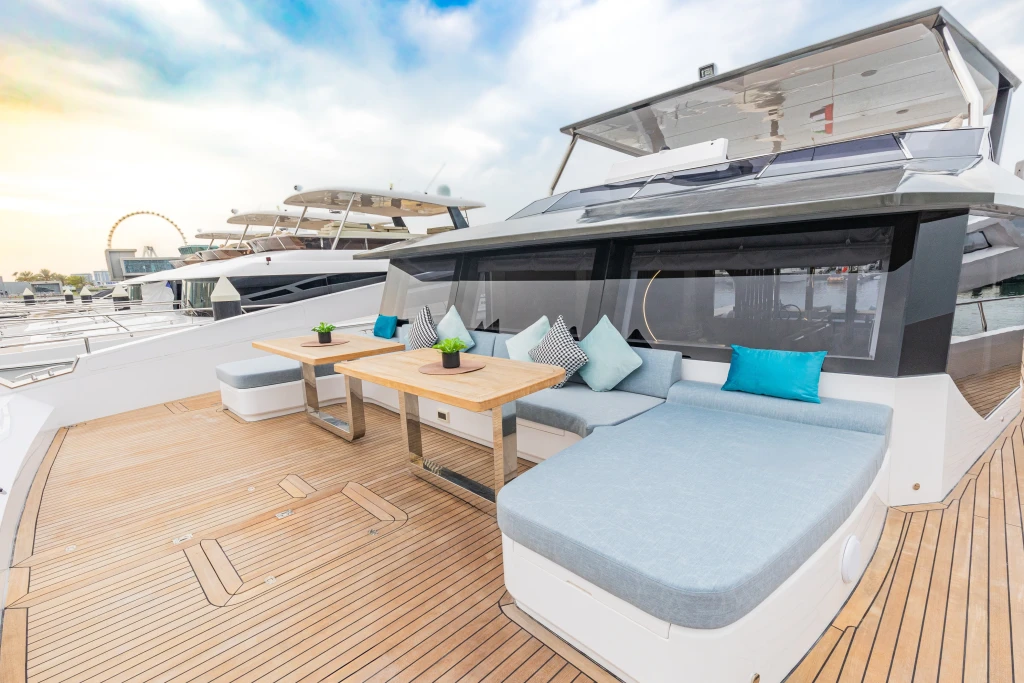 "Excursão de Iate Privado Catamarã Infinity 60ft em Dubai"