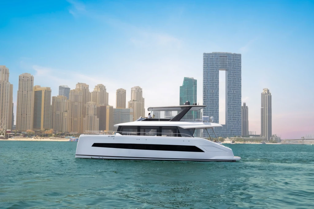 Volare Catamarano di 60 piedi Escursione in Yacht Privato a Dubai