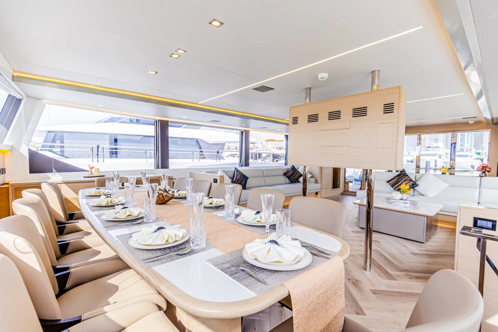 Volare Catamarano di 60 piedi Escursione in Yacht Privato a Dubai