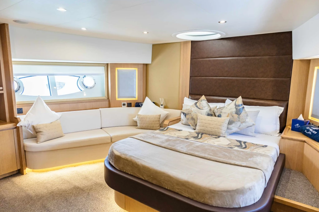 Viagem de Iate Privado Astra de 76 pés