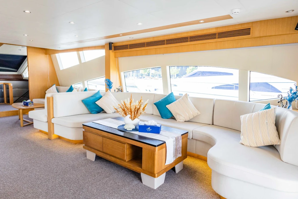 Viagem de Iate Privado Astra de 76 pés