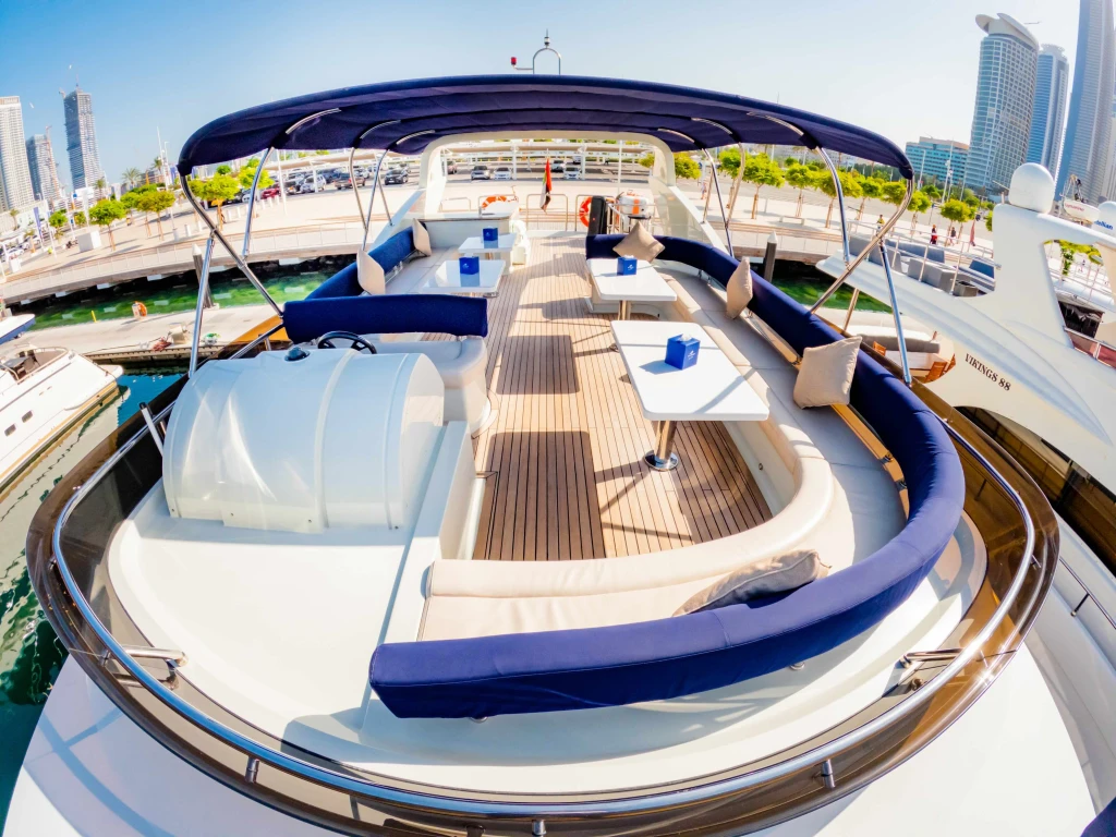 Viagem de Iate Privado Astra de 76 pés