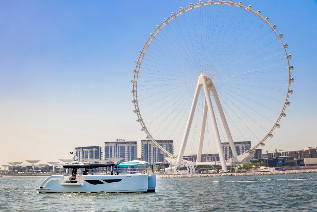 Iate Privado Ozone 55ft para Festa e Diversão com Jacuzzi