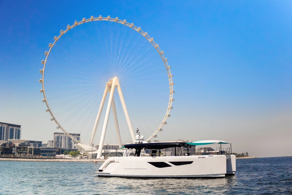 Iate Privado Ozone 55ft para Festa e Diversão com Jacuzzi