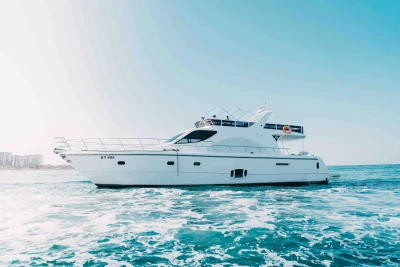 Viaje en yate privado de 75 pies en Dubái