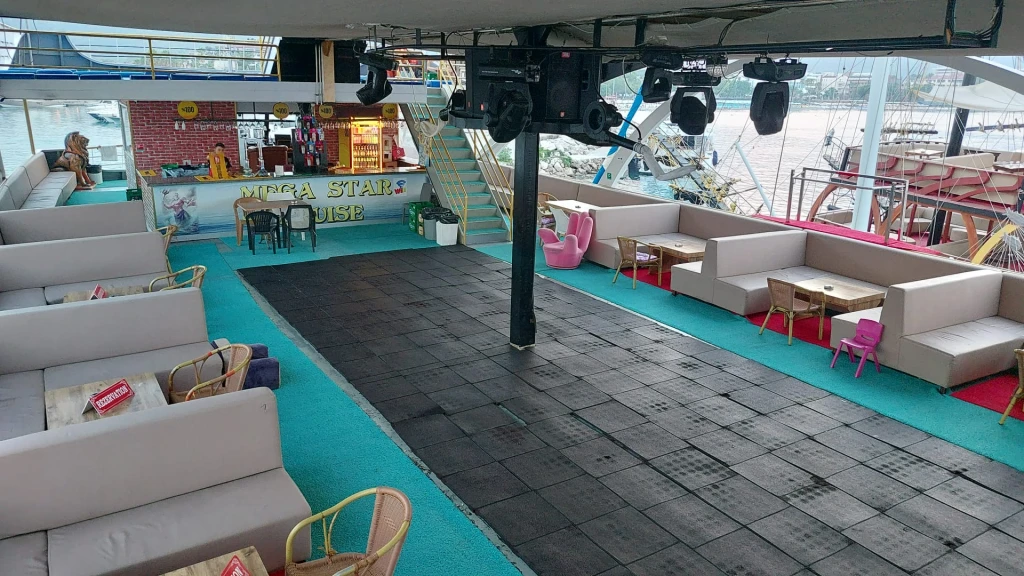 Mega Estrella Tour en Barco
