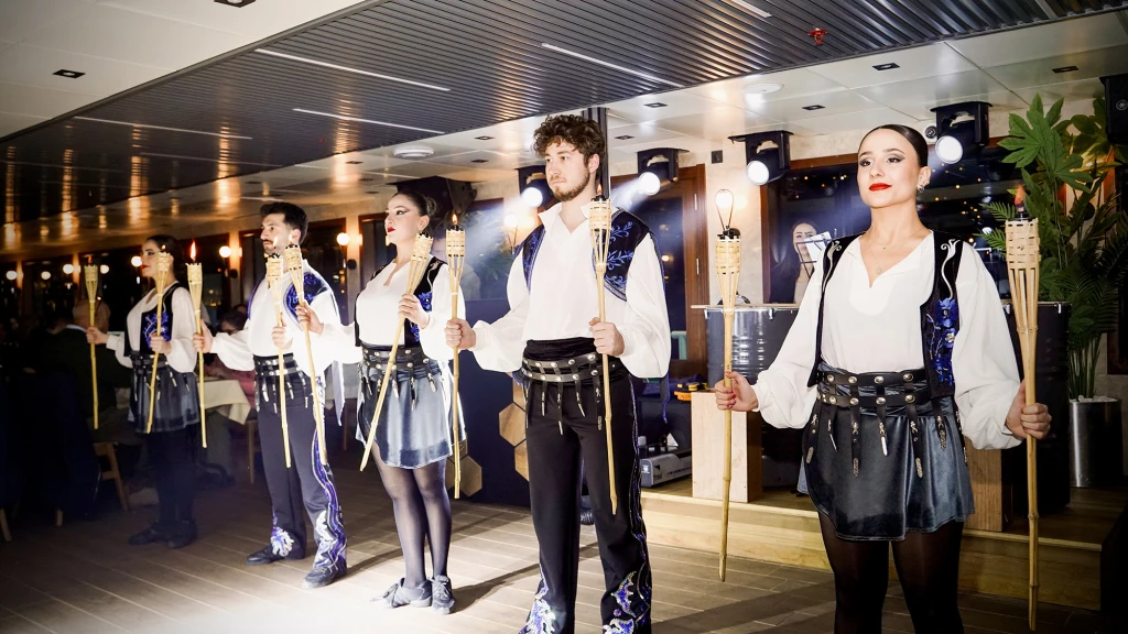 Bosphorus Müzik ve Akşam Yemeği Turu