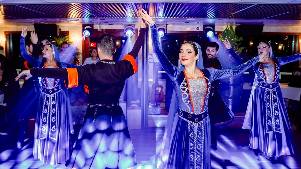 Bosphorus Müzik ve Akşam Yemeği Turu