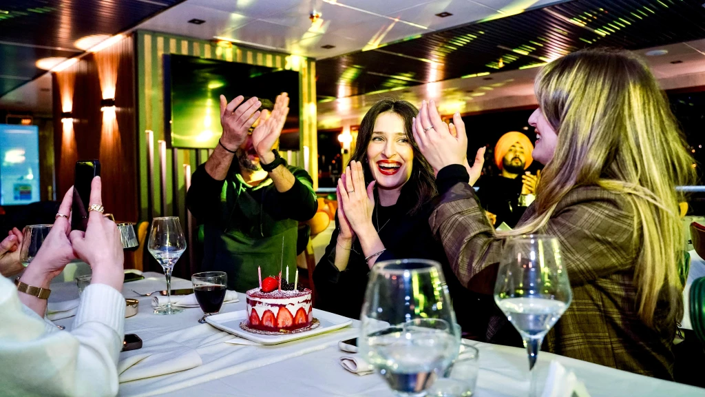 Bosporenkryssning med middag och underhållning (obegränsade alkoholfria drycker)