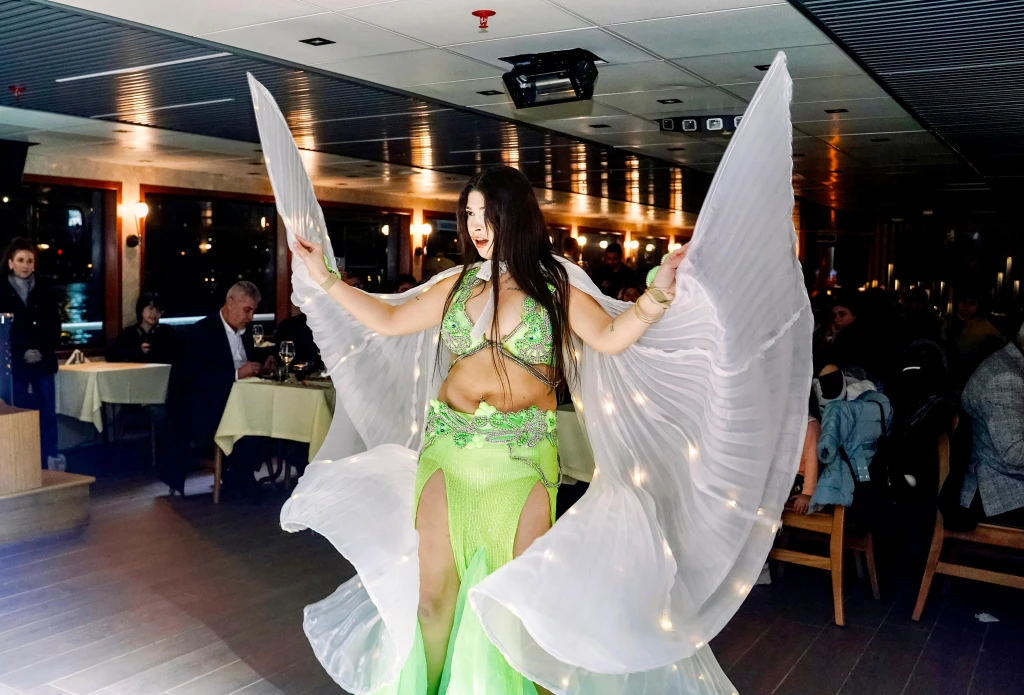 Bosporenkryssning med middag och underhållning (obegränsade alkoholfria drycker)