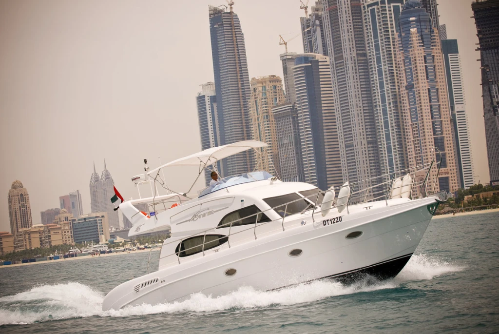 Location de yacht de luxe à Dubaï 48 pieds – 12 invités