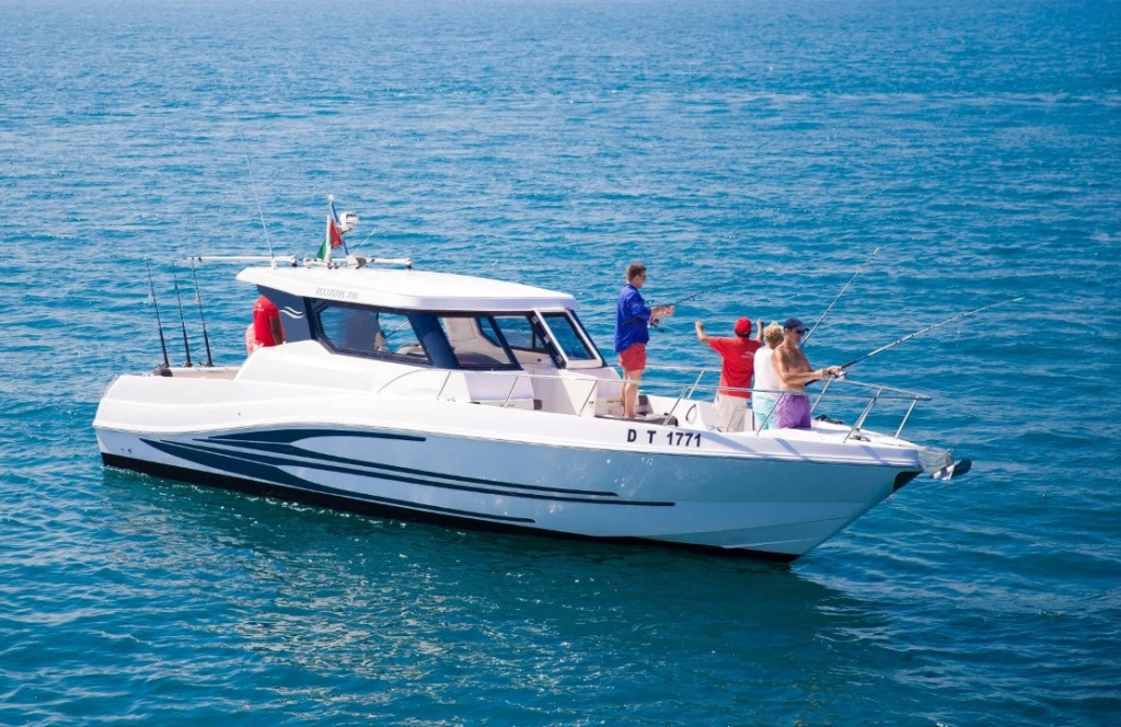 قارب صيد لثمانية ضيوف (حجز فقط)