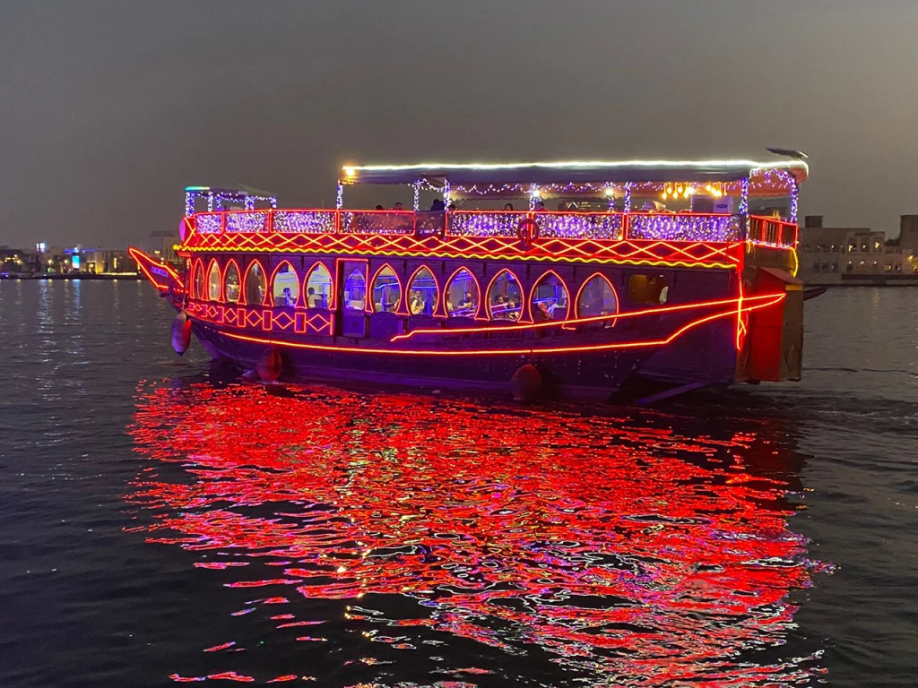 Dubai Canal Dhow Cruise – Luxury