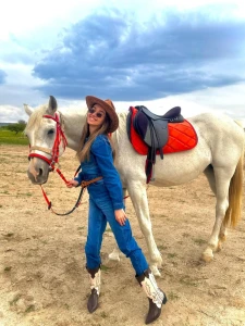 风景优美的骑马冒险，适合所有水平