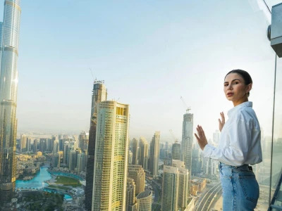 Burj Khalifa'nın Tepesi ve Gökyüzü Manzaraları