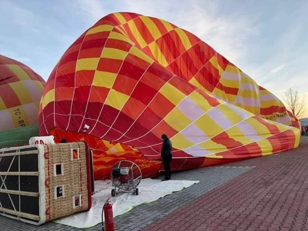 カッパドキア・イフララ渓谷熱気球アドベンチャー体験