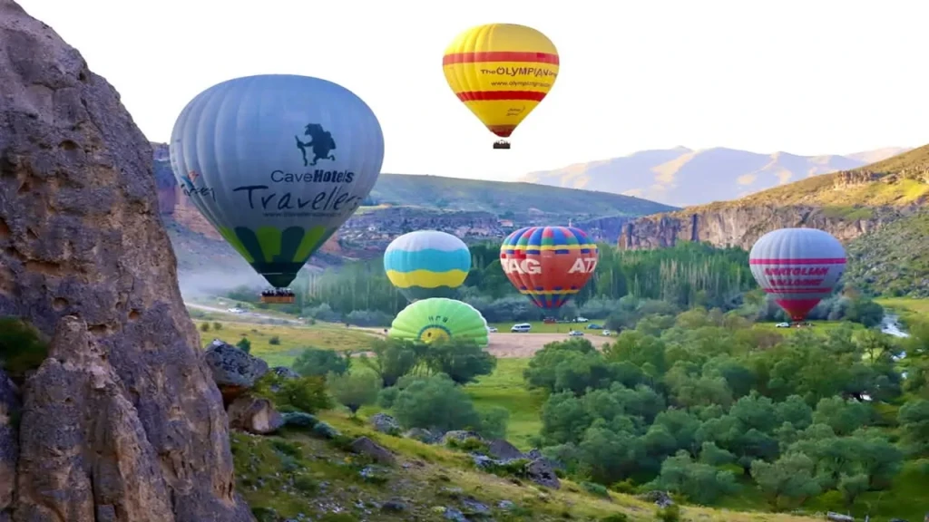 カッパドキア・イフララ渓谷熱気球アドベンチャー体験