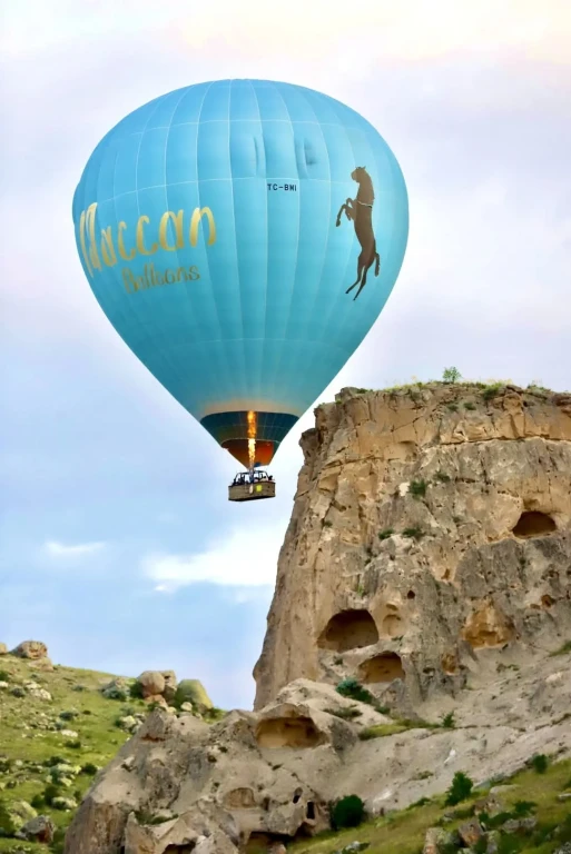 カッパドキア・イフララ渓谷熱気球アドベンチャー体験