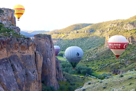 Приключение с балон с горещ въздух в Кападокия и долината Ихлара