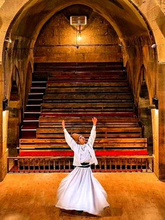 طقس الدراويش الم旋转 في تركيا