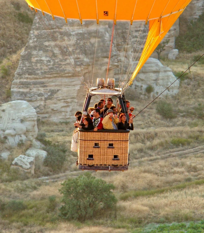 Котяча долина Кападокії на повітряній кулі
