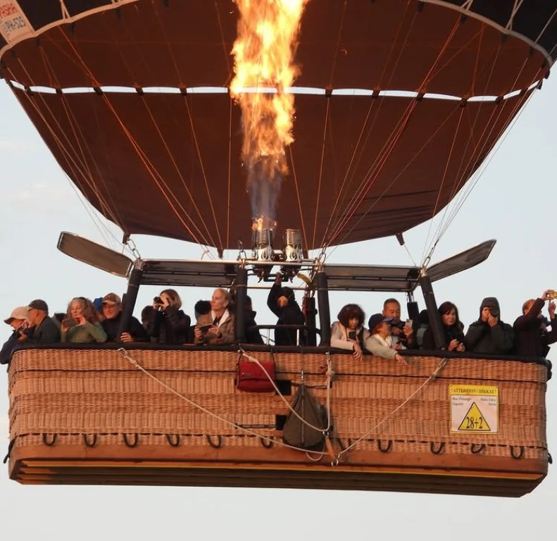 Котяча долина Кападокії на повітряній кулі