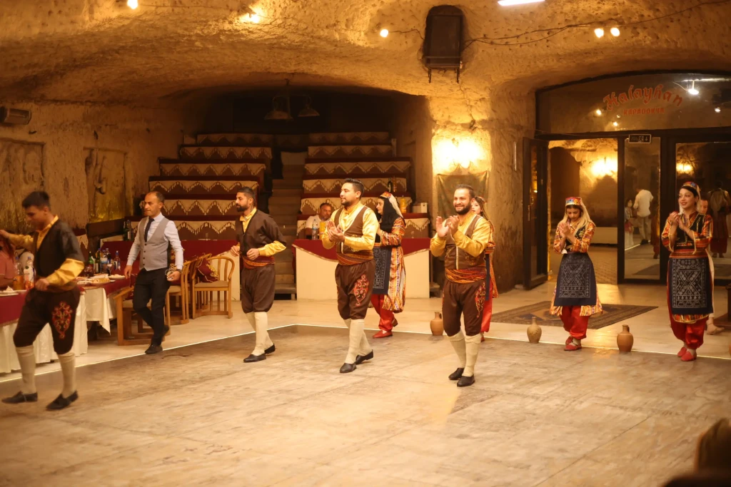 عرض ليلة كابادوكيا التركية