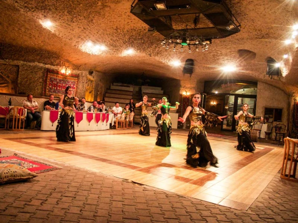 عرض ليلة كابادوكيا التركية