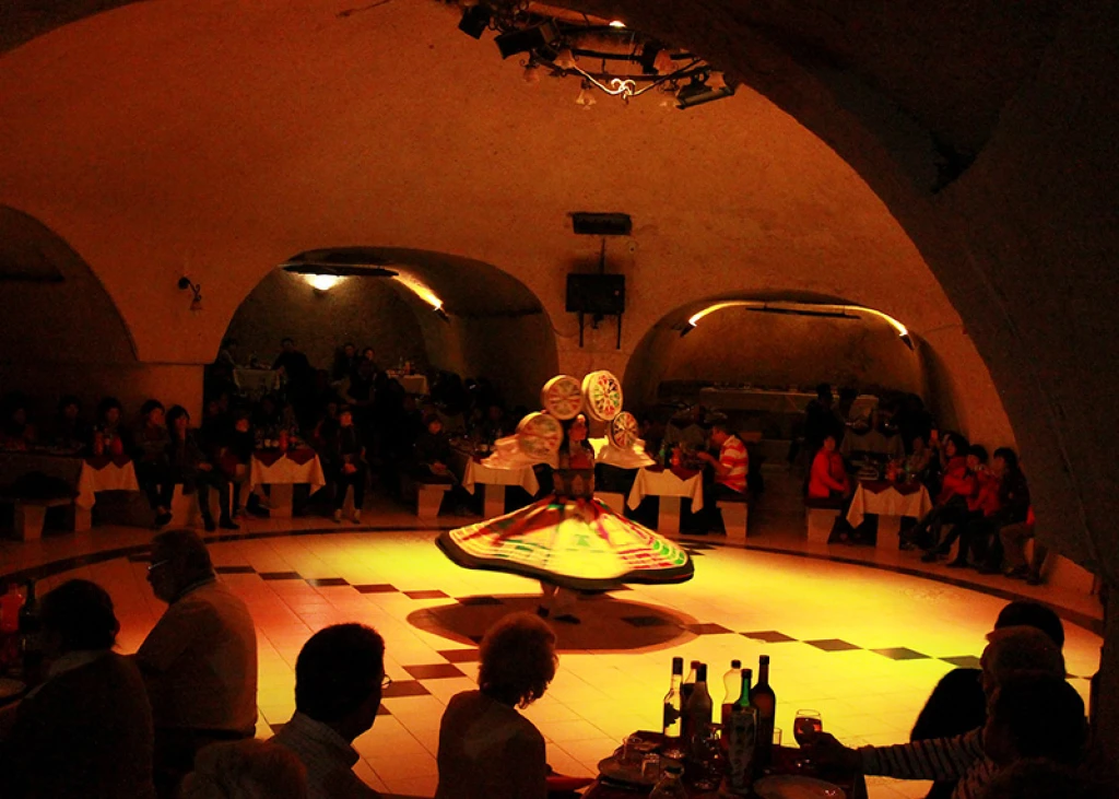 عرض ليلة كابادوكيا التركية