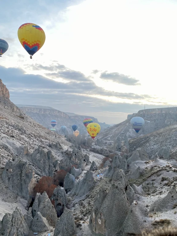 Повітряна куля в долині Соґанли