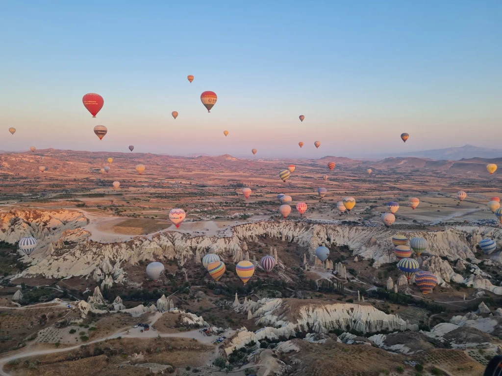 गोरेमे गर्म हवा के गुब्बारे की सवारी