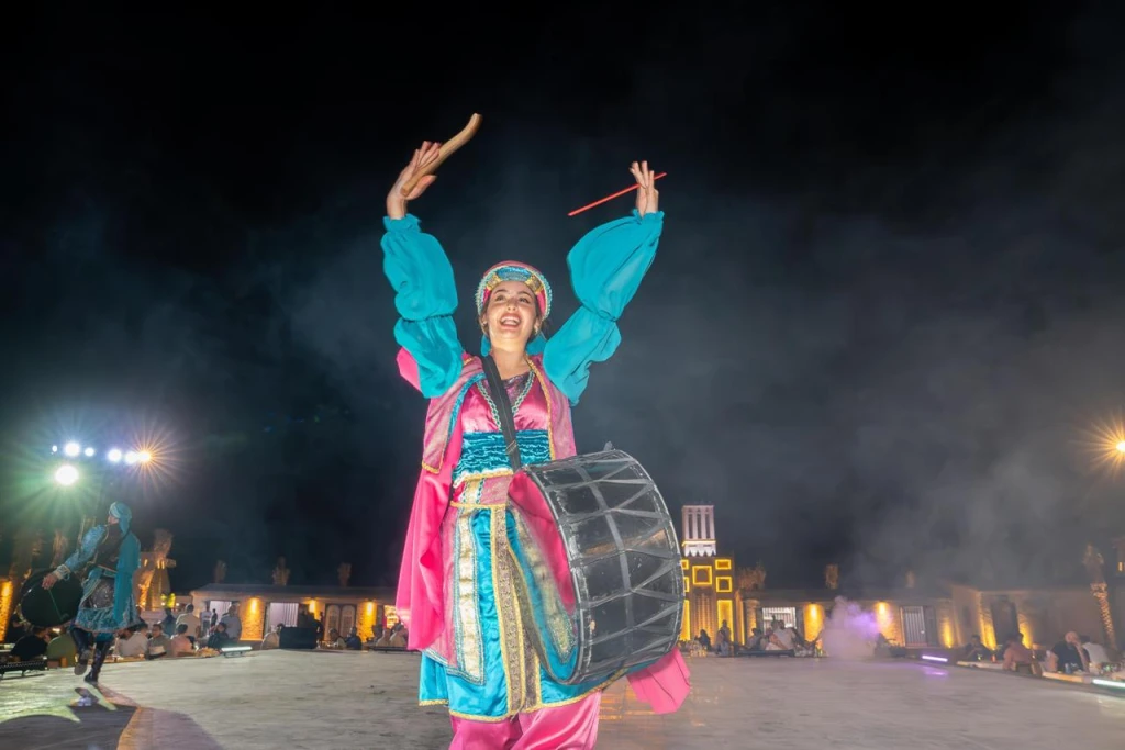 Tour nel deserto condiviso con dune bashing e cena