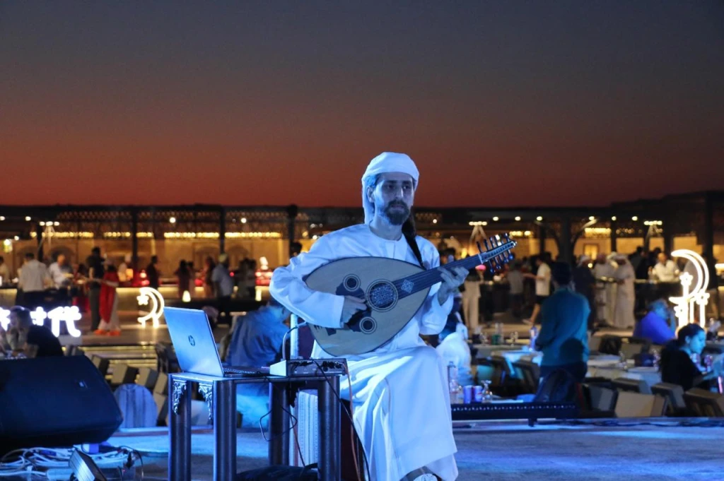 Tour nel deserto condiviso con dune bashing e cena