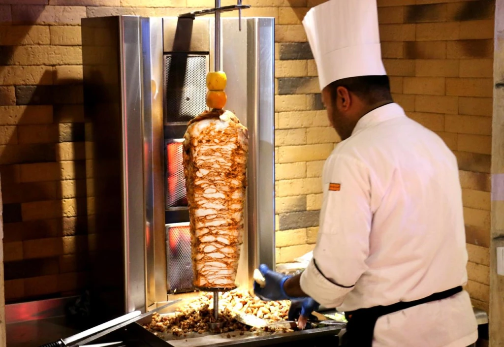 Tour nel deserto condiviso con dune bashing e cena