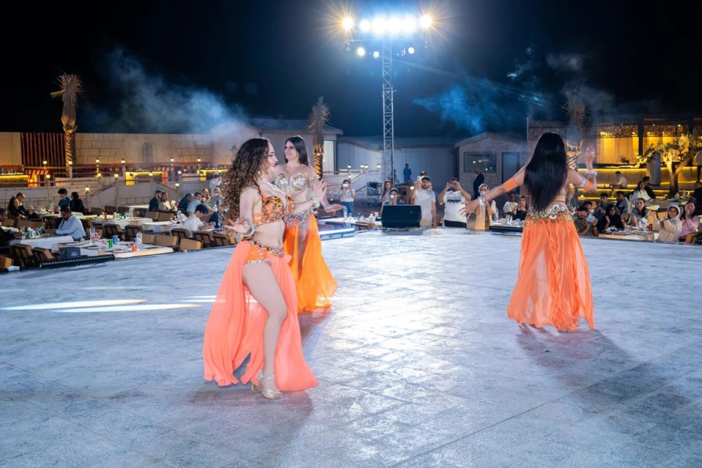 Tour nel deserto condiviso con dune bashing e cena