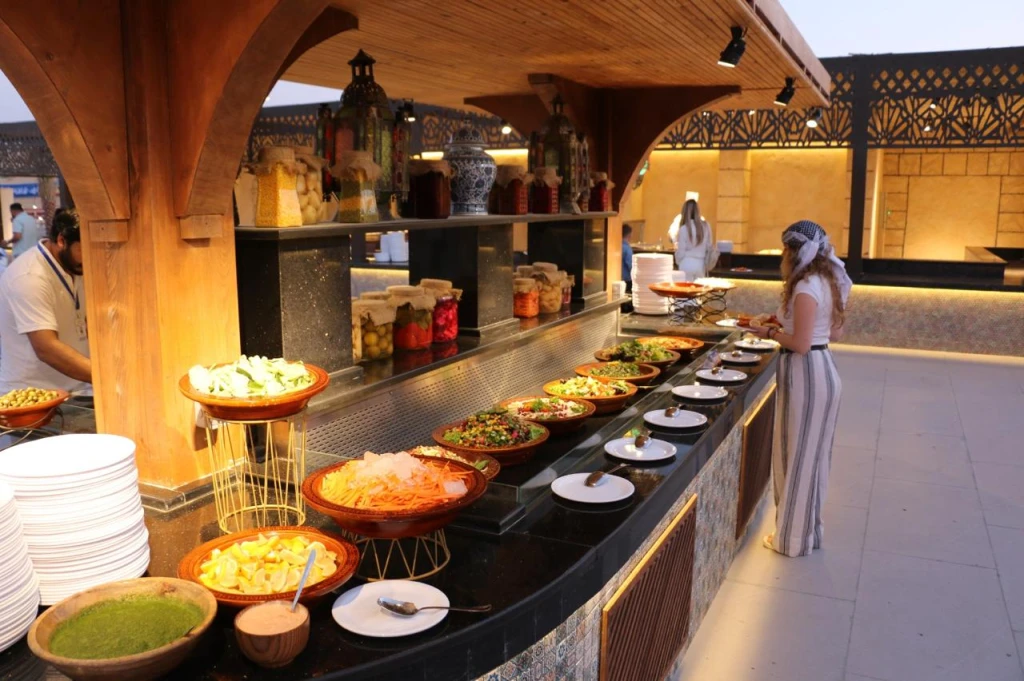 Tour nel deserto condiviso con dune bashing e cena