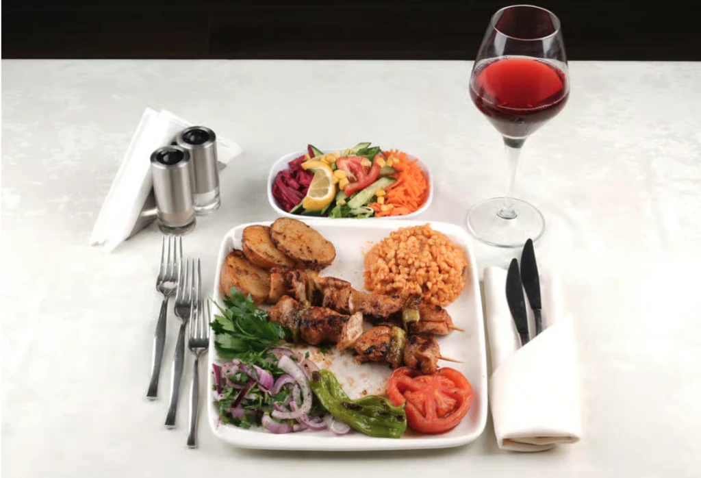 İstanbul: Boğaz Öğle Yemeği Turu ile Rehber ve İçecekler