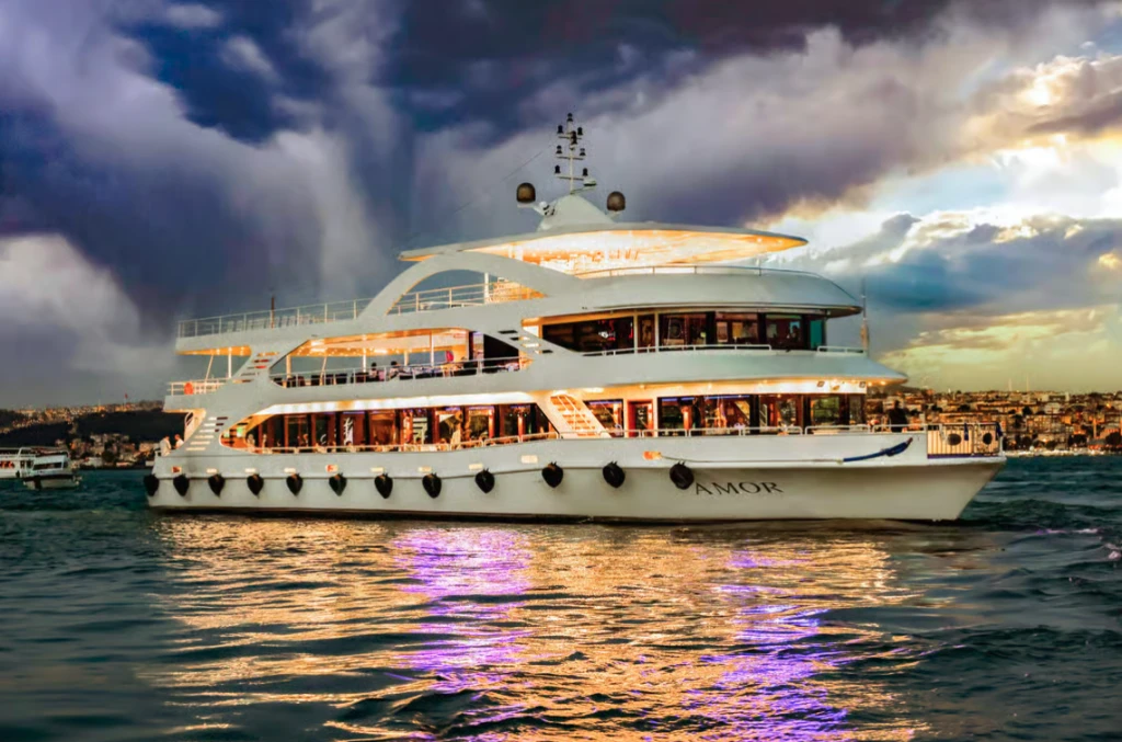 İstanbul: Boğaz Öğle Yemeği Turu ile Rehber ve İçecekler